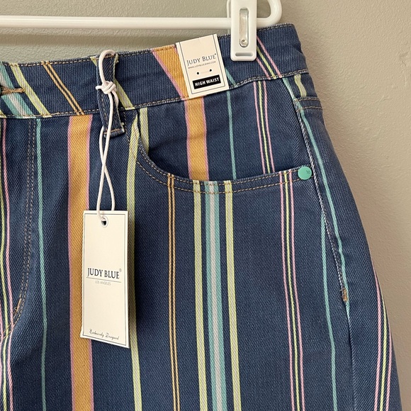 NWT Judy Blue Striped High-Rise Frayed Shorts - Picture 6 of 10